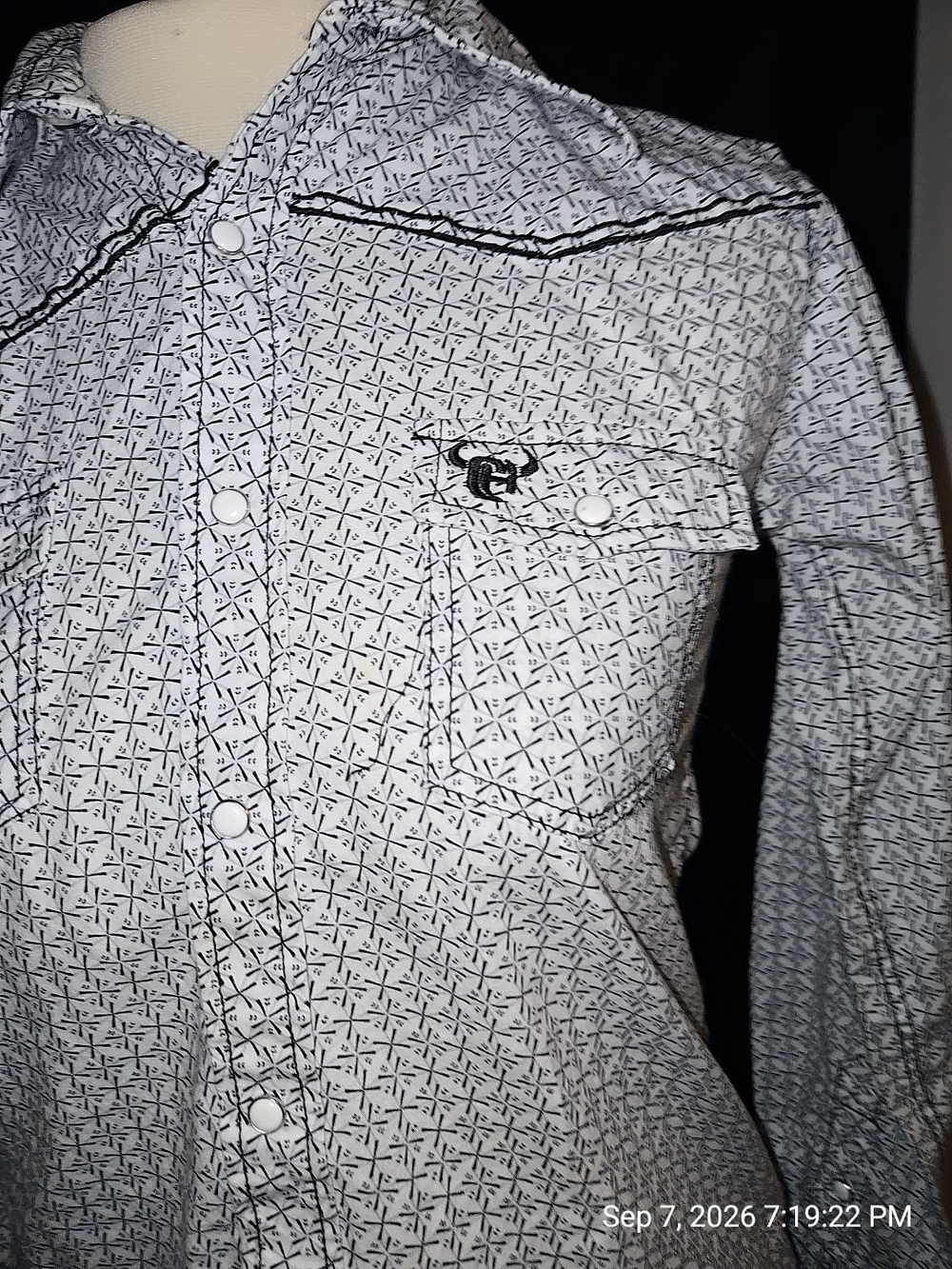 Men's Long Sleeve Button-Up Shirt in White with Geometric Print - Picture 4 of 7